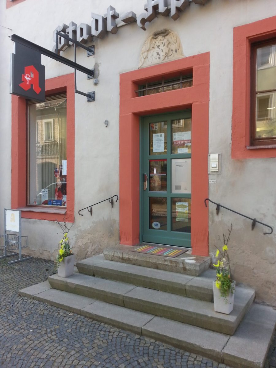 Eingangstüre einer Apotheke in Prichsenstadt